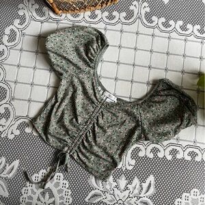 Floral green crop top with puff sleeves
